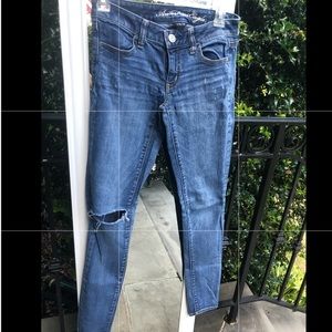 American Eagle Skinny Jeans with knew slit  Size 2